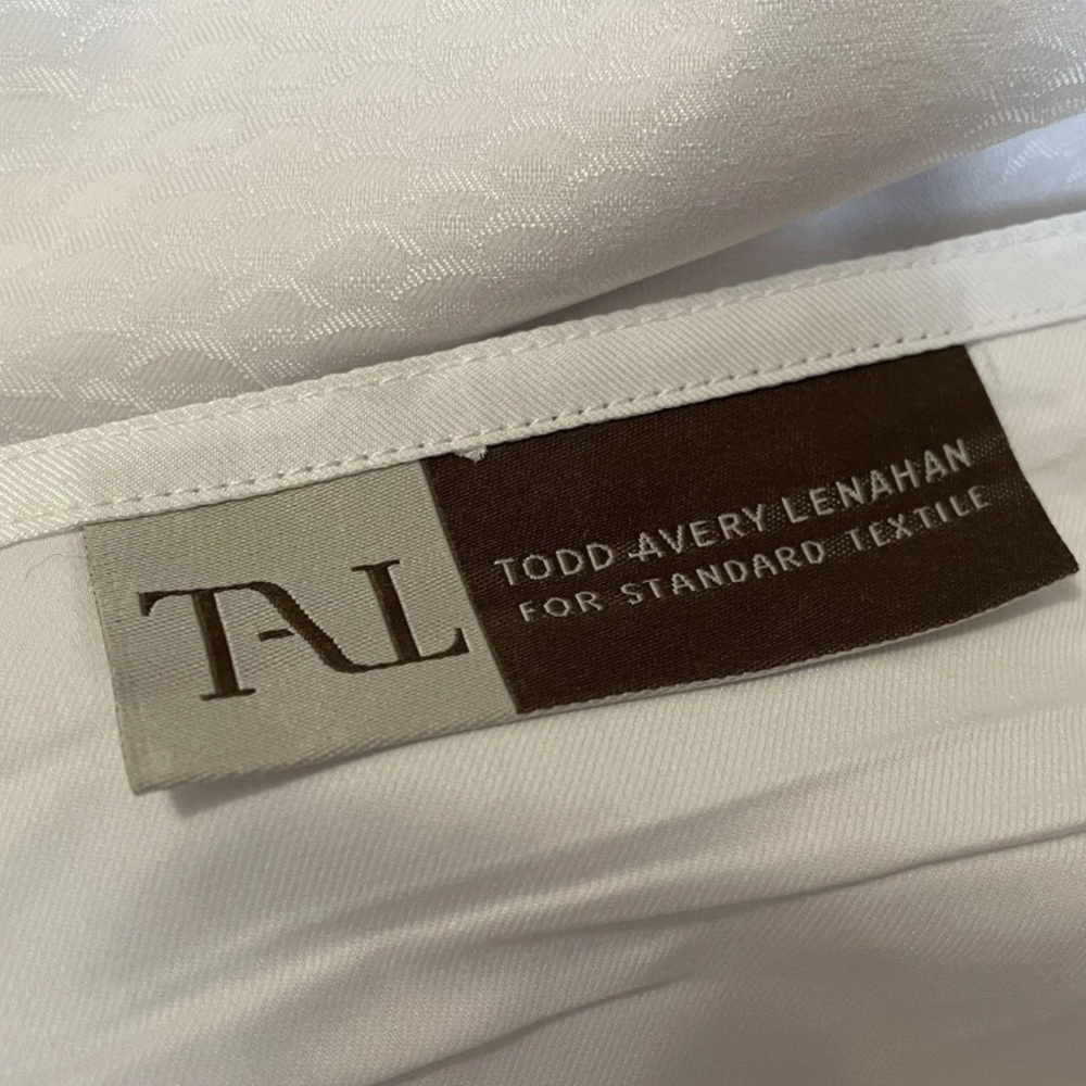 NEW Todd-Avery Lenahan Pisces King Duvet Cover in White for JW Marriott - Picture 3 of 6